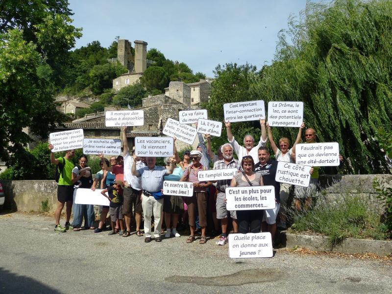 11- Un groupe d'habitants motivés