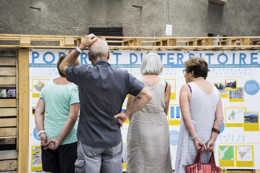 16- Exposition itinérante dans l'espace public pour restituer le nouveau PLU co-construit