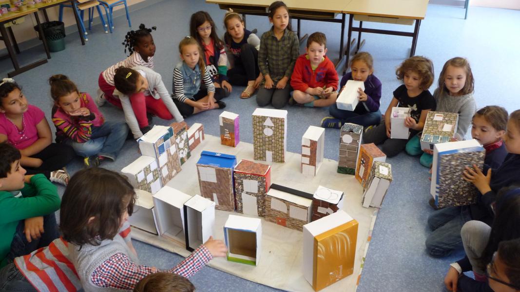 19- Une ville avec toutes les maquettes des élèves