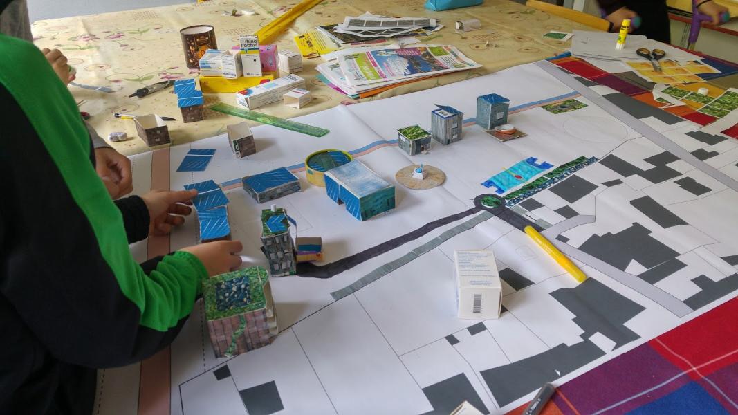 5- Les bâtiments se positionnent sur la maquette