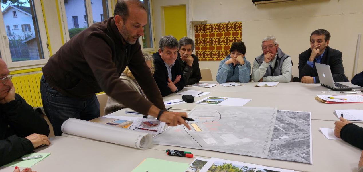 Tous autour de la table