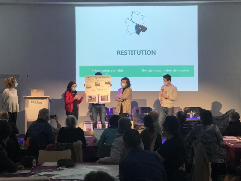 14-Rencontres-débats, les habitants présentent les cartes d'identité de leurs quartiers