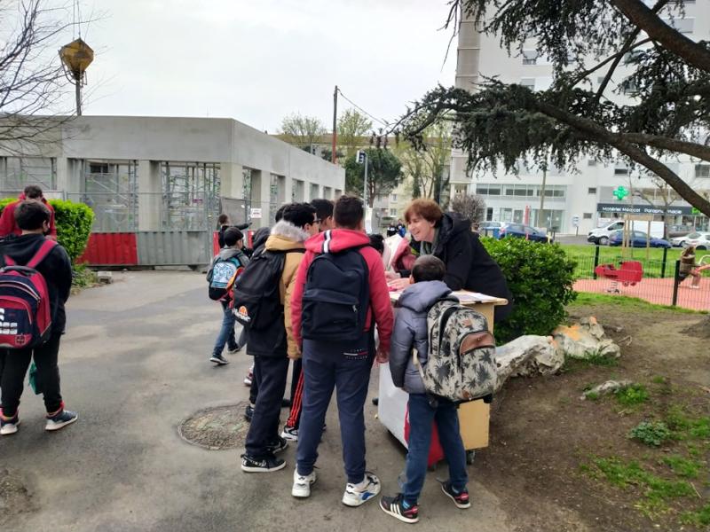 2-Micro-trottoir dans l'espace public