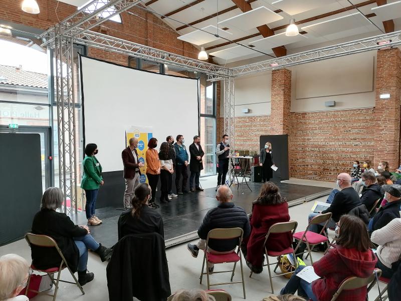 Les membres des instances invités sur scène pour le lancement